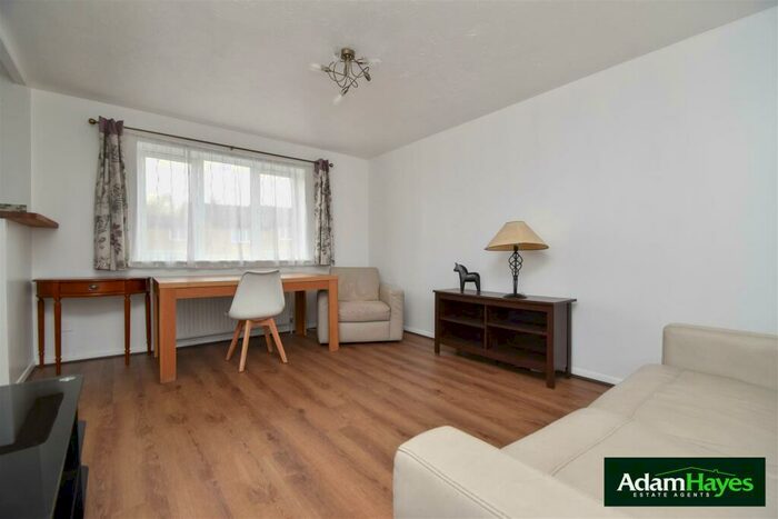 2 Bedroom Apartment To Rent In Laburnum Close, Friern Barnet, N11