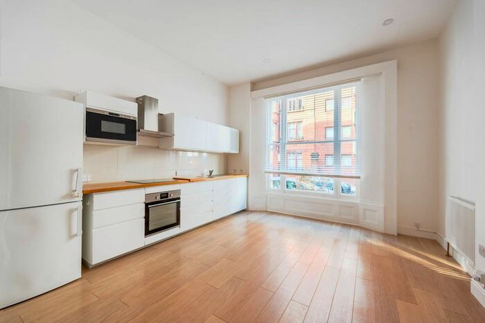 1 Bedroom Flat To Rent In Hereford Road, Notting Hill, London, W2