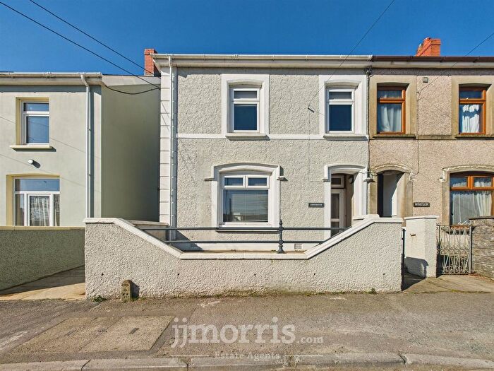 3 Bedroom Semi-Detached House For Sale In Clynderwen, SA66