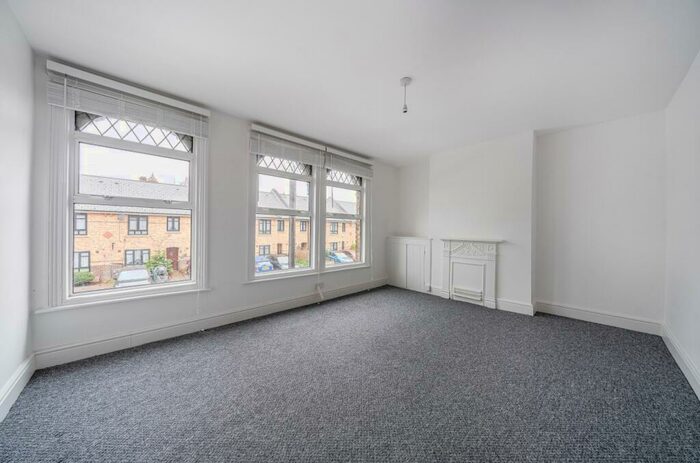 3 Bedroom Terraced House To Rent In Silvermere Road London, SE6