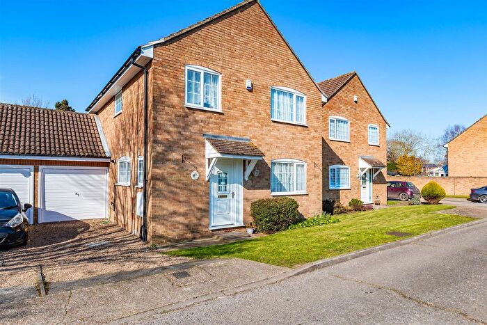 4 Bedroom Link Detached House For Sale In Seven Acres, New Ash Green, Longfield, DA3