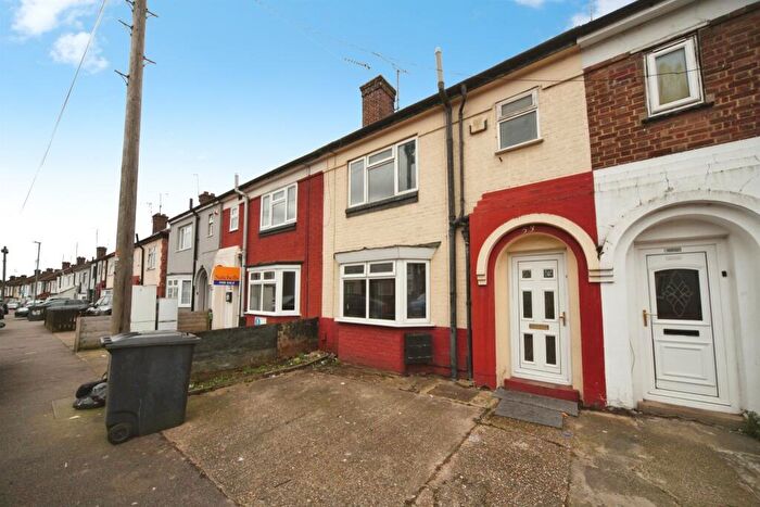 3 Bedroom Terraced House For Sale In Kent Road, Luton, LU1