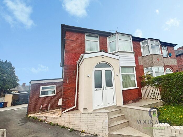 3 Bedroom Semi Detached House For Sale In Heaning Avenue, Blackburn, Lancashire, BB1