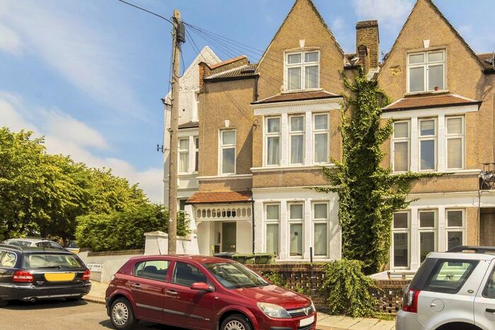 2 Bedroom Flat To Rent In Mount Ephraim Lane, London, SW16