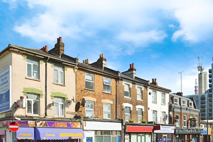 3 Bedroom Flat To Rent In Loampit Vale London, SE13