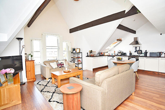 2 Bedroom Apartment For Sale In East Parade, Harrogate, HG1