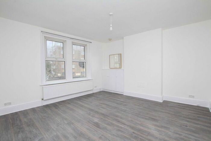 2 Bedroom Flat To Rent In Streatham High Road, London, SW16