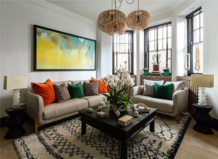 2 Bedroom Flat For Sale In Sloane Court East, London, SW3