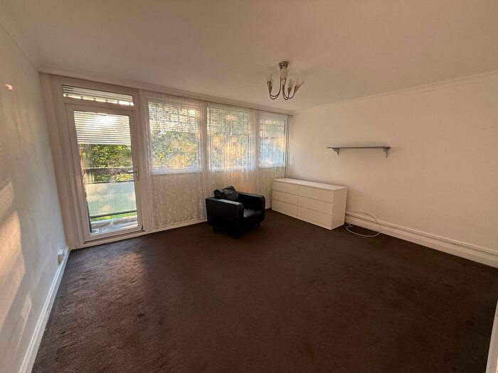 1 Bedroom Flat To Rent In Baywood Square, Chigwell, IG7
