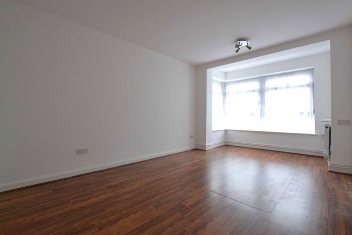 1 Bedroom Flat To Rent In Sydney Road, London, N10