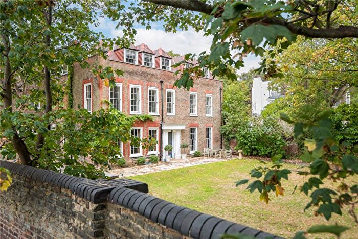 2 Bedroom Apartment For Sale In Mortlake High Street, Mortlake, London, SW14