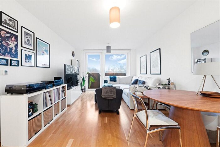 2 Bedroom Apartment To Rent In Killick Way, London, E1