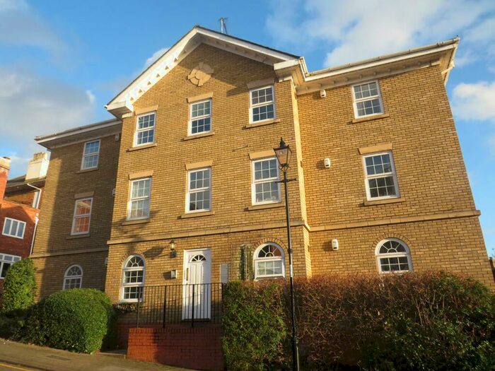 2 Bedroom Apartment To Rent In Scholars Court, Northampton, NN1