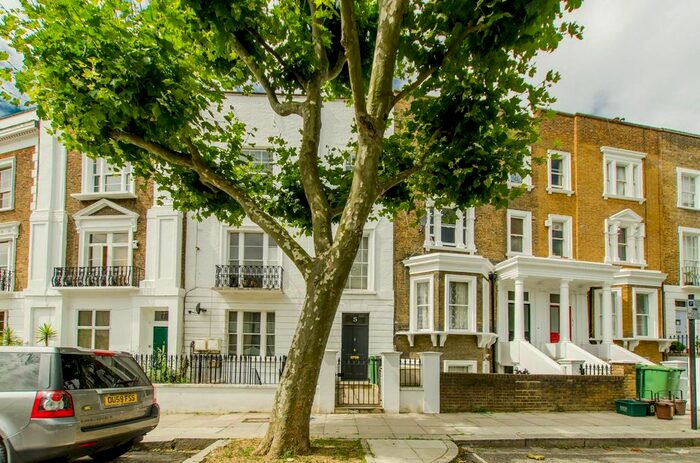 3 Bedroom Flat To Rent In Albert Street, Camden, London, NW1
