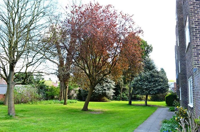 2 Bedroom Flat To Rent In Copers Cope Road, Beckenham, BR3