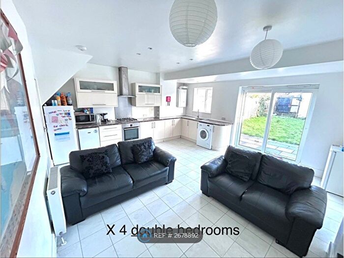 4 Bedroom Terraced House To Rent In Enfield Road, Bristol, BS16