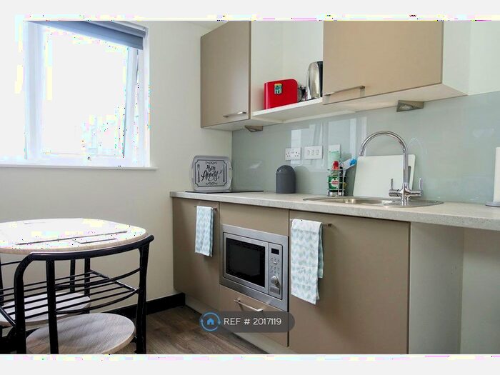 Studio To Rent In Dumfries Street, Luton, LU1