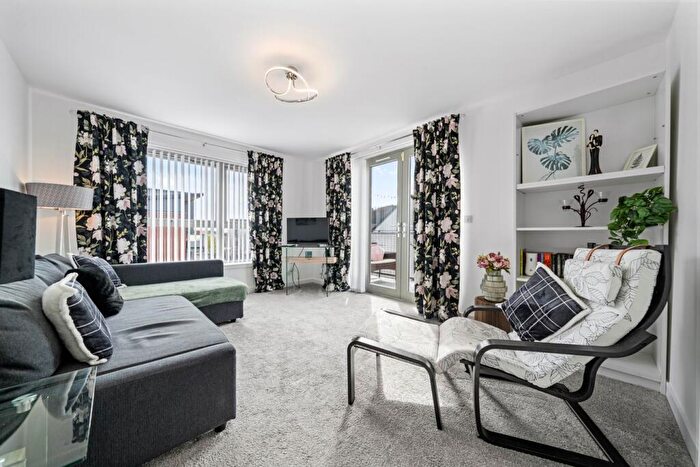 3 Bedroom Apartment For Sale In Weir Street, Stirling, FK8