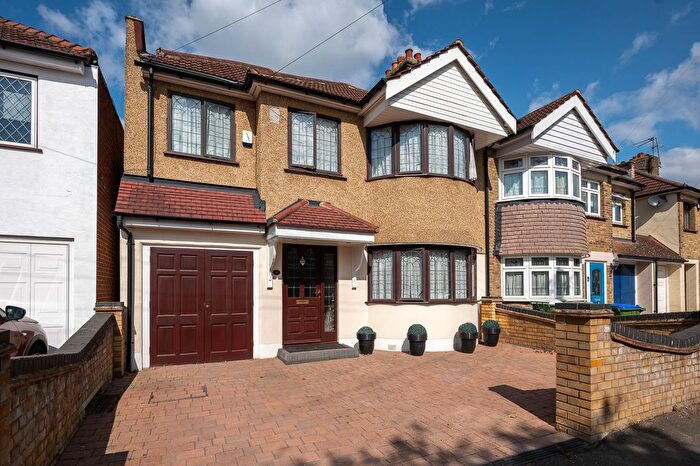 4 Bedroom Semi Detached House For Sale In Saltash Road, Welling, DA16