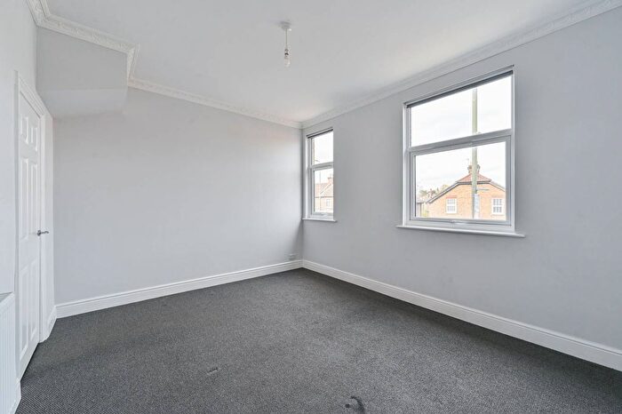 2 Bedroom Flat To Rent In Beckenham Lane, Shortlands, Bromley, BR2
