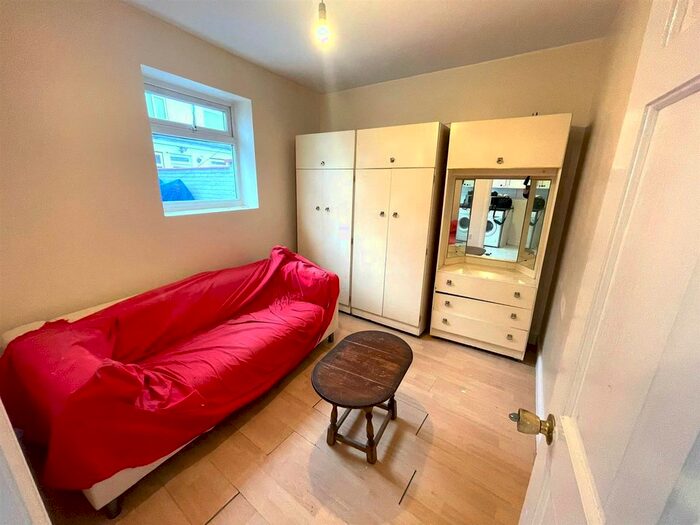 Studio To Rent In St. Josephs Drive, Southall, UB1