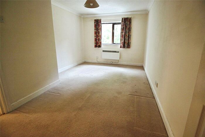 1 Bedroom Flat For Sale In Rivercourt, Beeches Road, GL7