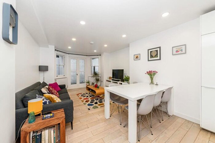 2 Bedroom Flat For Sale In Anerley Hill, Crystal Palace, London, SE19