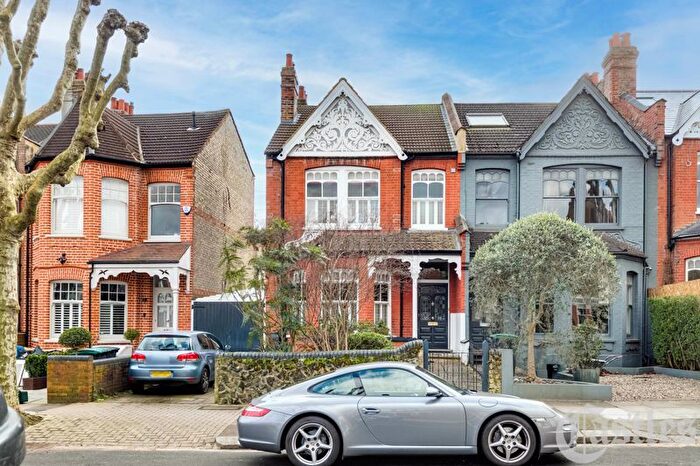 5 Bedroom End Of Terrace House For Sale In Park Avenue South, London, N8