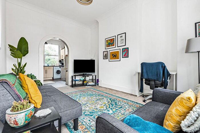 3 Bedroom Flat To Rent In Rhodesia Road, London, SW9