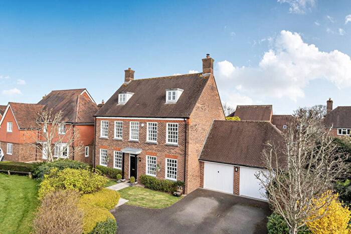 6 Bedroom Detached House For Sale In Barrow Close, Billingshurst, RH14