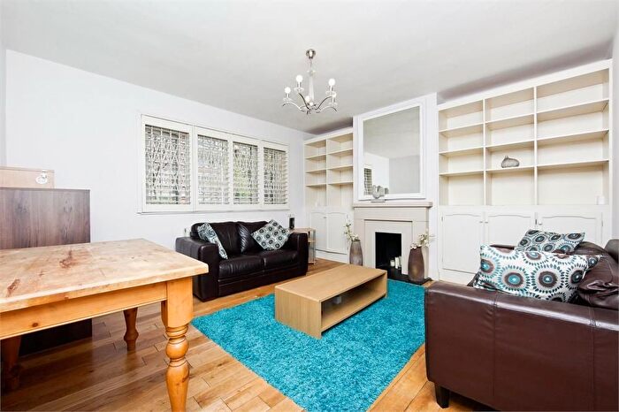 2 Bedroom Flat To Rent In Lewes House, London Bridge, SE1