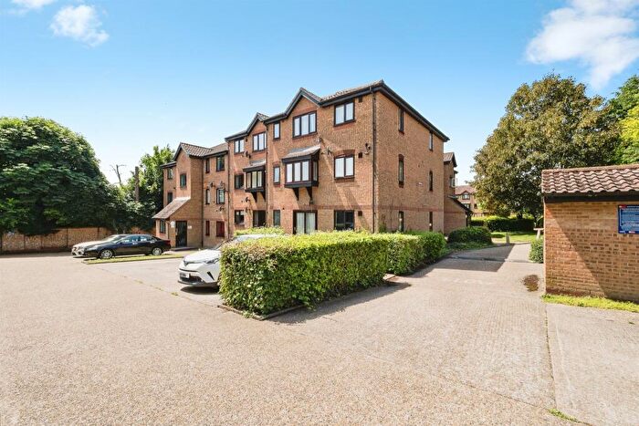 1 Bedroom Flat For Sale In Linnet Way, Purfleet-On-Thames, RM19