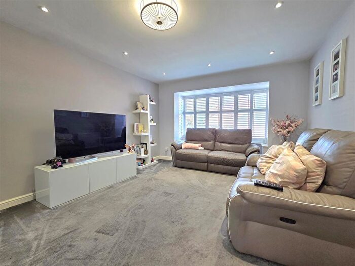 4 Bedroom Detached House For Sale In Gambier Parry Gardens, Gloucester, GL2