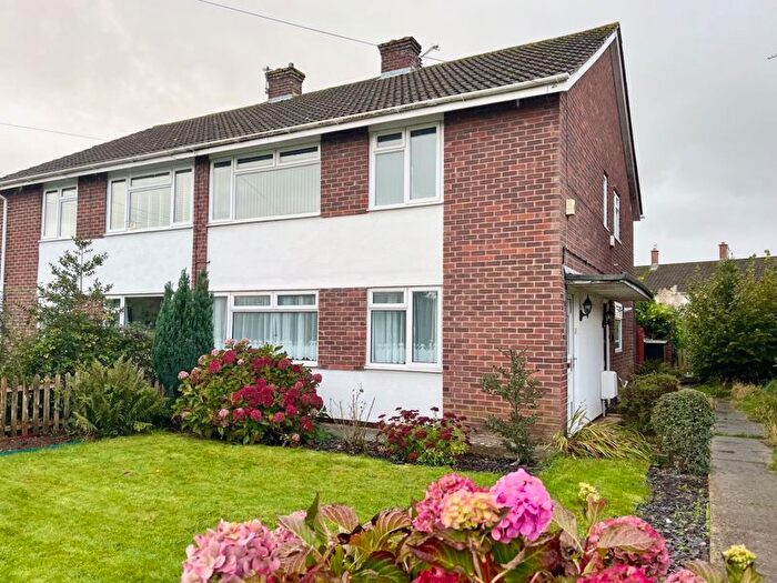 2 Bedroom Flat For Sale In Fairlawn, Oldland Common, Bristol, BS30