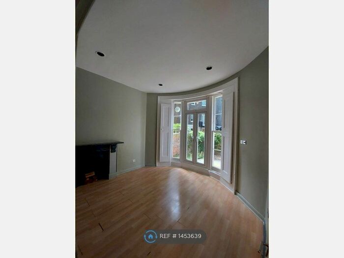 3 Bedroom Flat To Rent In Clifton Gardens, London, W9