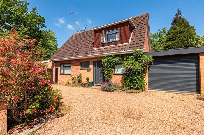 4 Bedroom Detached House To Rent In Woking, Surrey, GU22