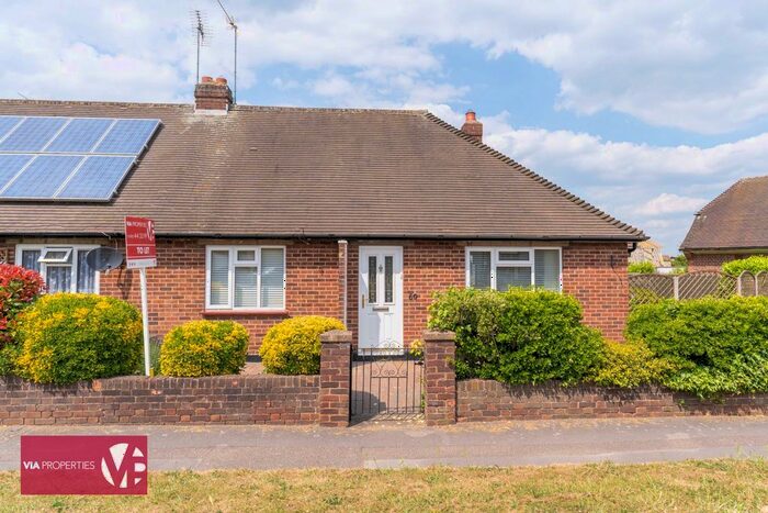 2 Bedroom Bungalow To Rent In Middlefield Road, Hoddesdon, EN11