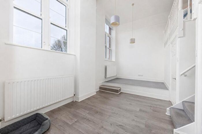 1 Bedroom Flat To Rent In Shillington Old School, Este Road, SW11