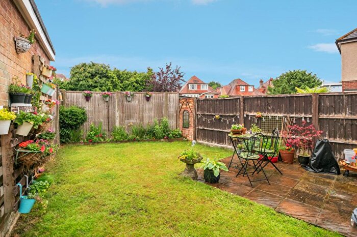 3 Bedroom Flat For Sale In Queens Park South Drive, Bournemouth, BH8