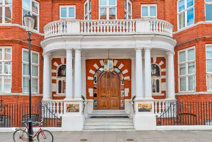 2 Bedroom Flat To Rent In Hans Crescent, SW1X