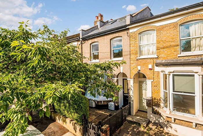 3 Bedroom Flat For Sale In Ansdell Road, Peckham, SE15