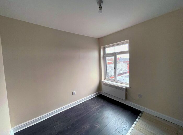 1 Bedroom Flat To Rent In Long Lane, Halesowen, West Midlands, B62