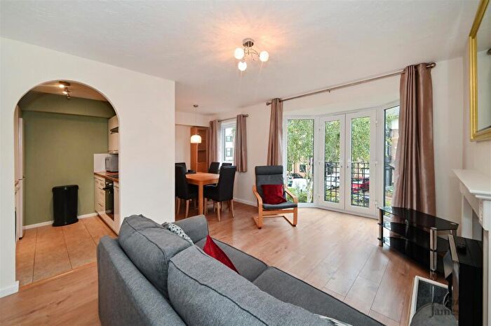 2 Bedroom Apartment To Rent In Barnfield Place, Isle Of Dogs, London, E14