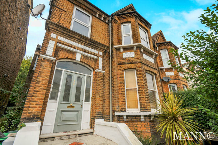 3 Bedroom Flat To Rent In Venner Road, Sydenham, SE26
