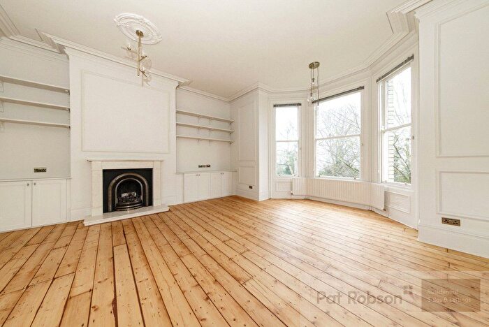 2 Bedroom Flat For Sale In Clifton Road, Grainger Park, Newcastle Upon Tyne, NE4