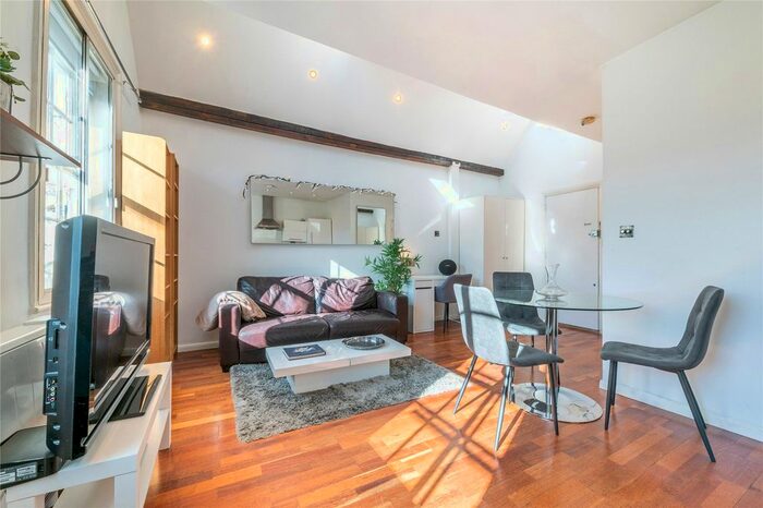 1 Bedroom Flat To Rent In Canonbury Road, London, N1