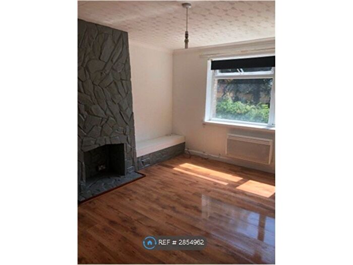 2 Bedroom Flat To Rent In Simon Close, Nuneaton, CV11