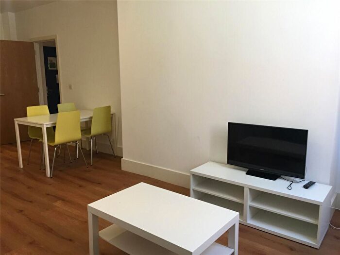1 Bedroom Flat To Rent In Town Hall, Bexley Square, Salford, Manchester, M3