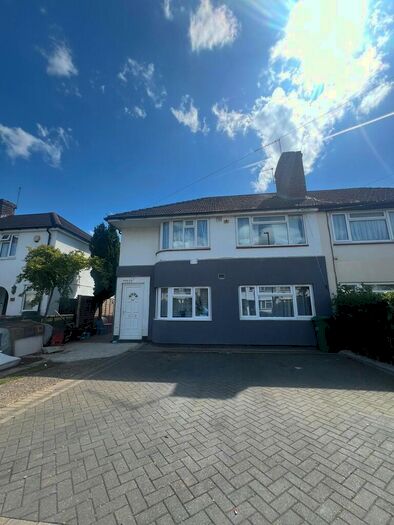 2 Bedroom Maisonette To Rent In Wiltshire Avenue, Slough, SL2