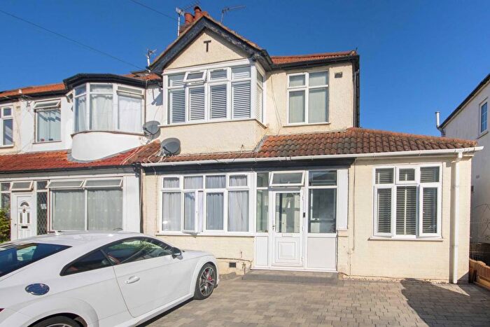 1 Bedroom Flat To Rent In Cranborne Avenue, Surbiton, KT6